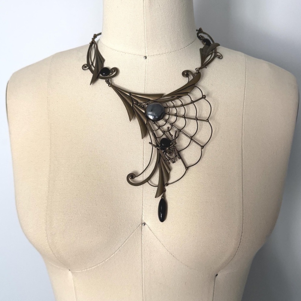 ISO art deco spiderweb necklace
